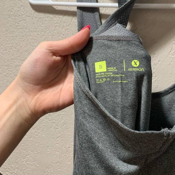 Xersion athletic top gray flowy - Picture 2 of 3